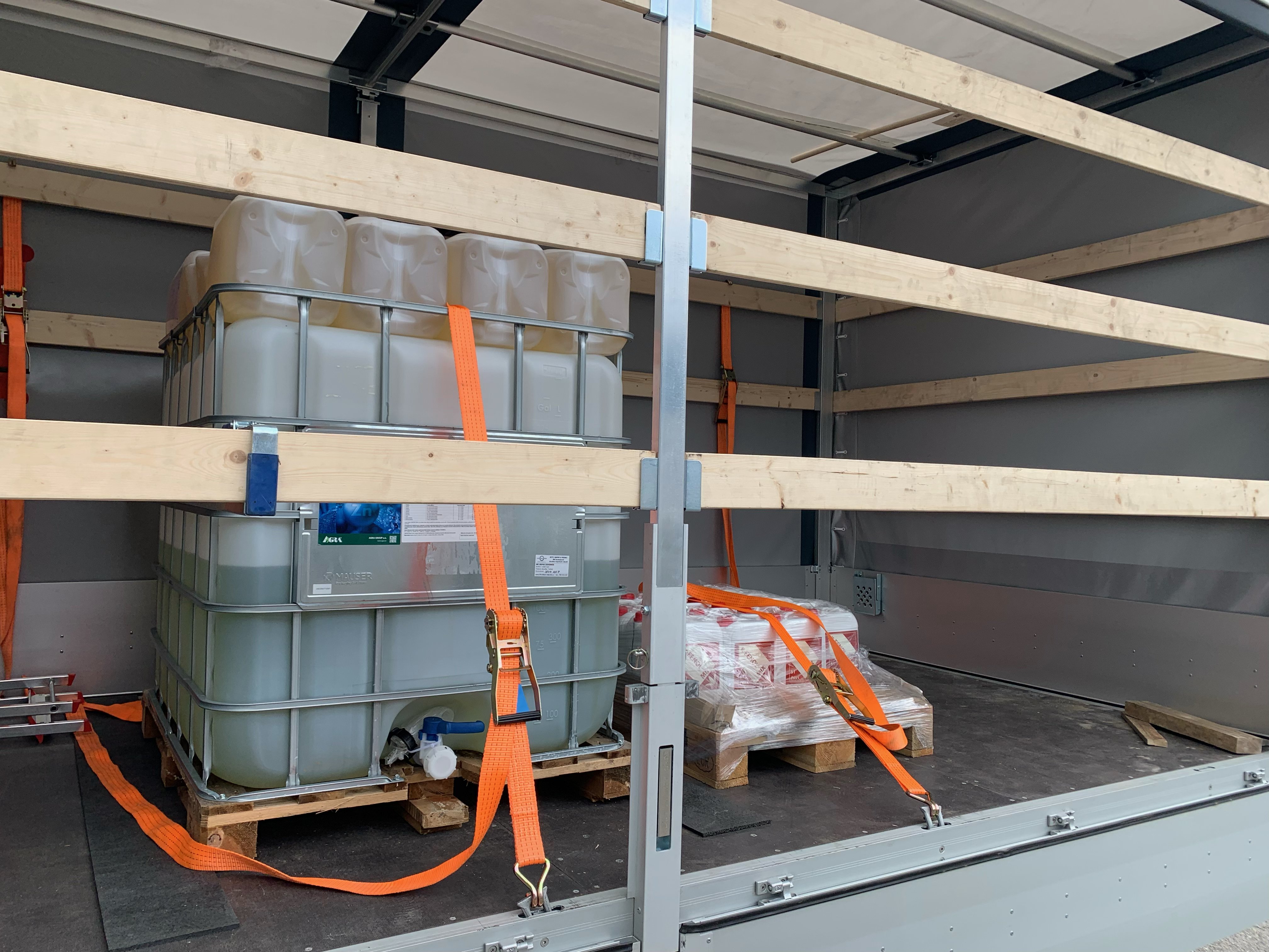 IBC tanks — chemical logistics